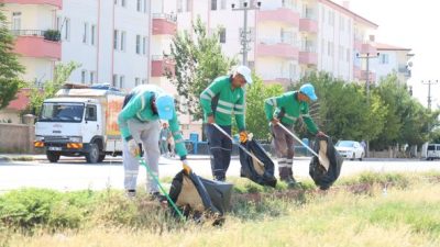 Aksaray Belediyesi, şehrin temizliği için başlattığı çalışmalara devam ediyor. Ekipler,