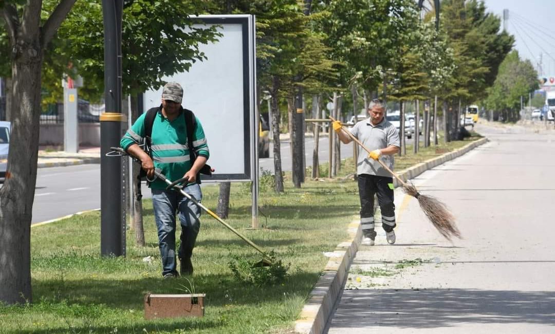 Aksaray Belediyesi sahada; temiz