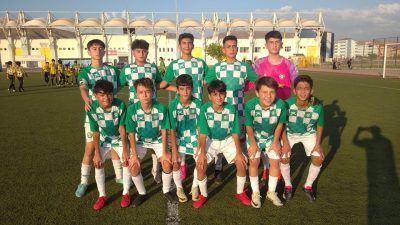 Aksaray U13 Liginde, genç futbolcular mücadele etmeye devam ediyor. Nefesleri