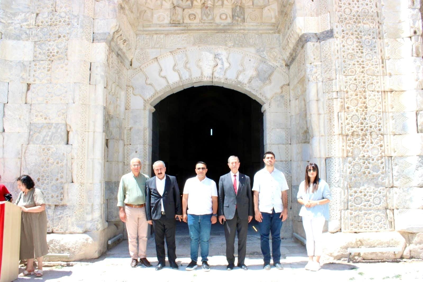 Türkiye’nin en büyük kervansarayı’nda kritik ziyaret: Yetkililer bir arada!