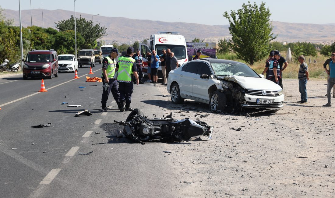 Nevşehir'in Göreme beldesinde otomobille