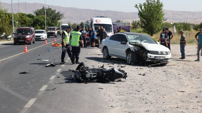 Nevşehir'in Göreme beldesinde otomobille çarpışan motosikletin sürücüsü yaşamını yitirdi.