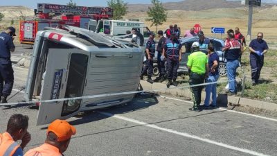 Nevşehir'de otomobil ile hafif ticari aracın çarpışması sonucu 1 kişi