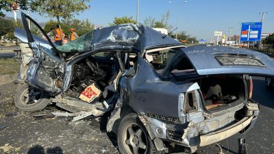 Konya'nın Akşehir ilçesinde otomobil ile tırın çarpışması sonucu 2 kişi