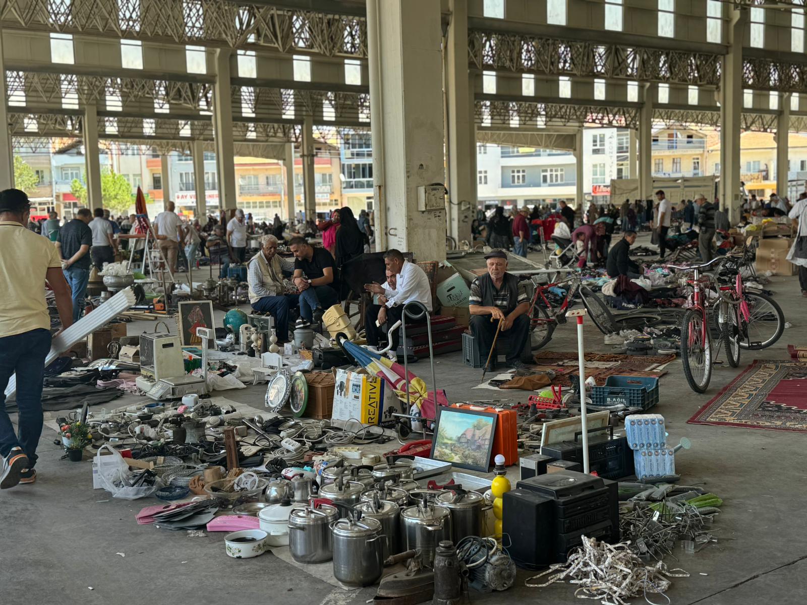 Aksaray’daki o pazara yoğun ilgi; aradığınız ne varsa bulabilirsiniz 