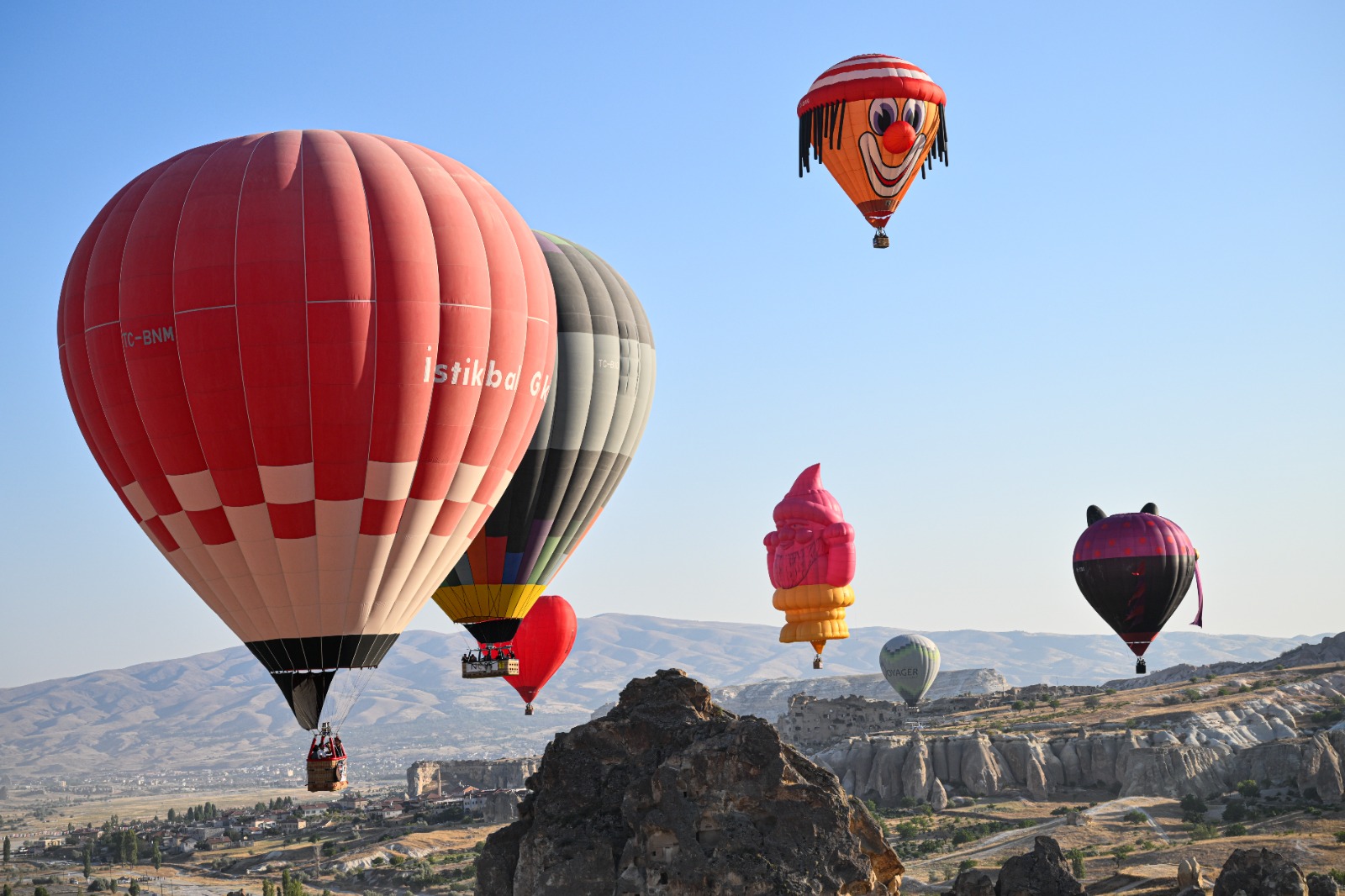 18 ülkenin figürlü sıcak hava balonları Kapadokya semalarında uçtu