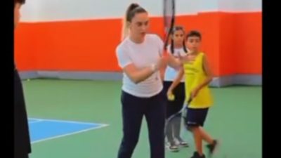 Aksaray’da GSB Spor Okulları kapsamında tenis eğitimleri veriliyor