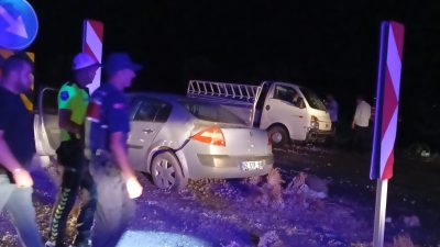 Konya’nın Kadınhanı ilçesinde otomobille kamyonetin çarpıştığı trafik kazasında 1 kişi