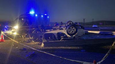 Kayseri'de devrilen otomobildeki 4 kişi öldü, 2 kişi yaralandı.
