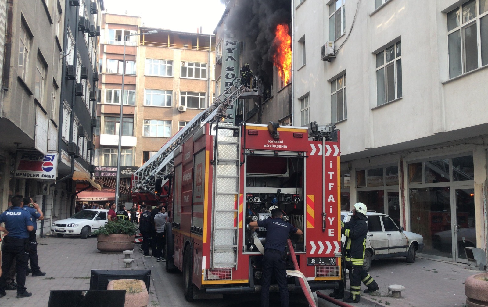 İş yerinde çıkan yangın söndürüldü