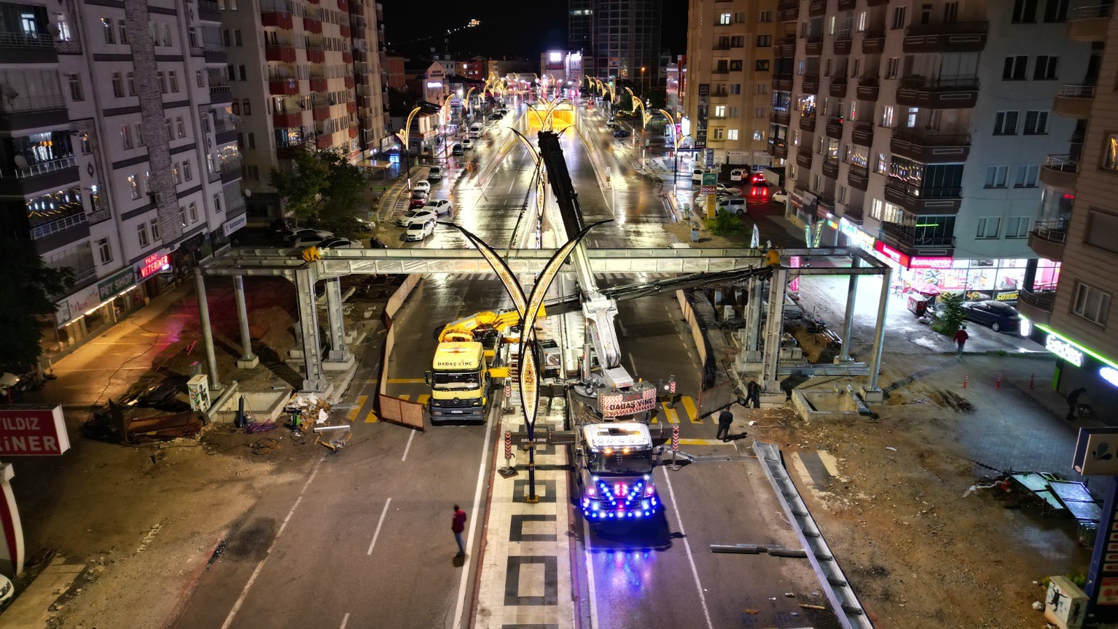 Şehir uyurken belediye mesaide