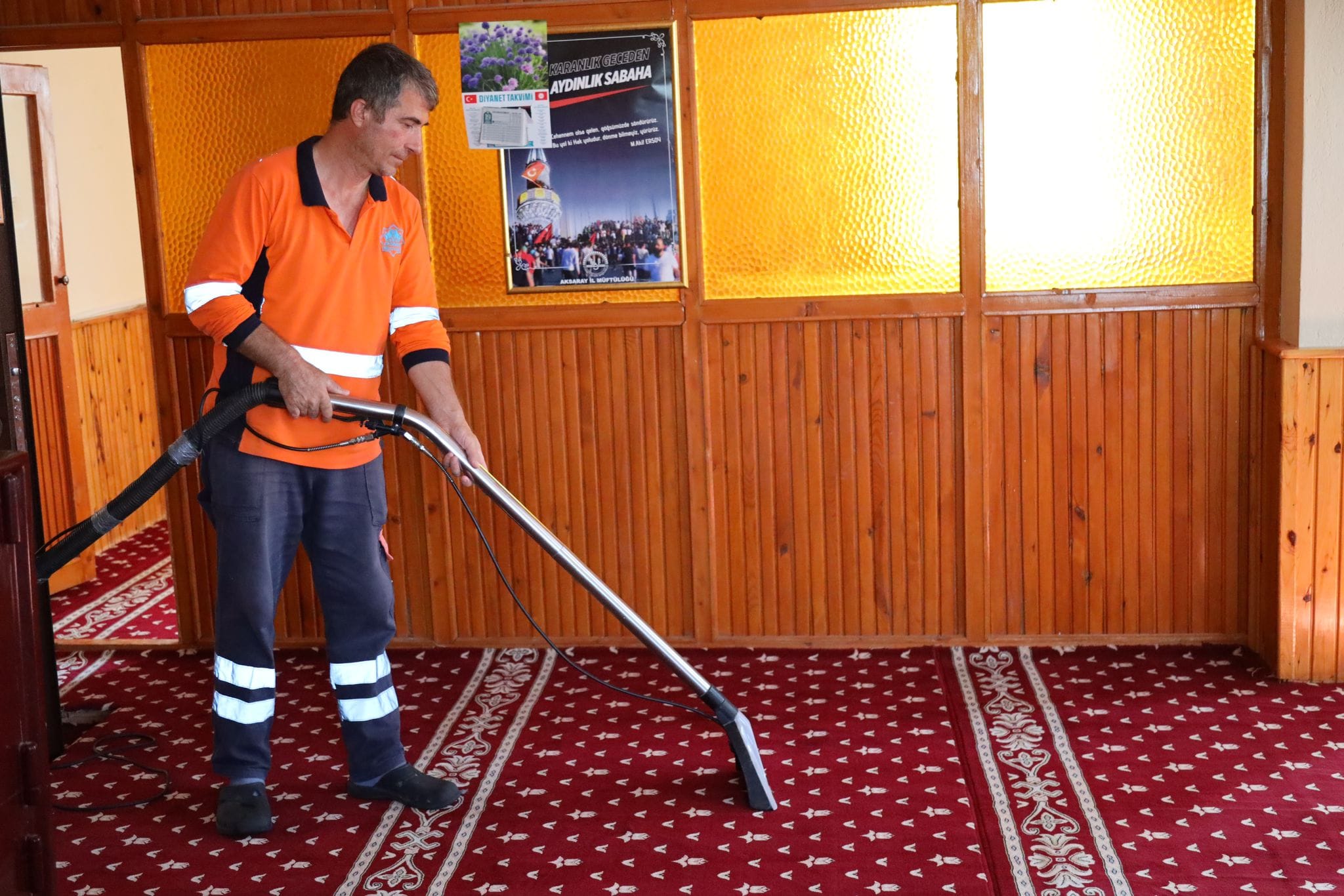 Aksaraylı vatandaşlar için sağlıklı ibadet ortamı Aksaray Belediyesi tarafından sağlanıyor