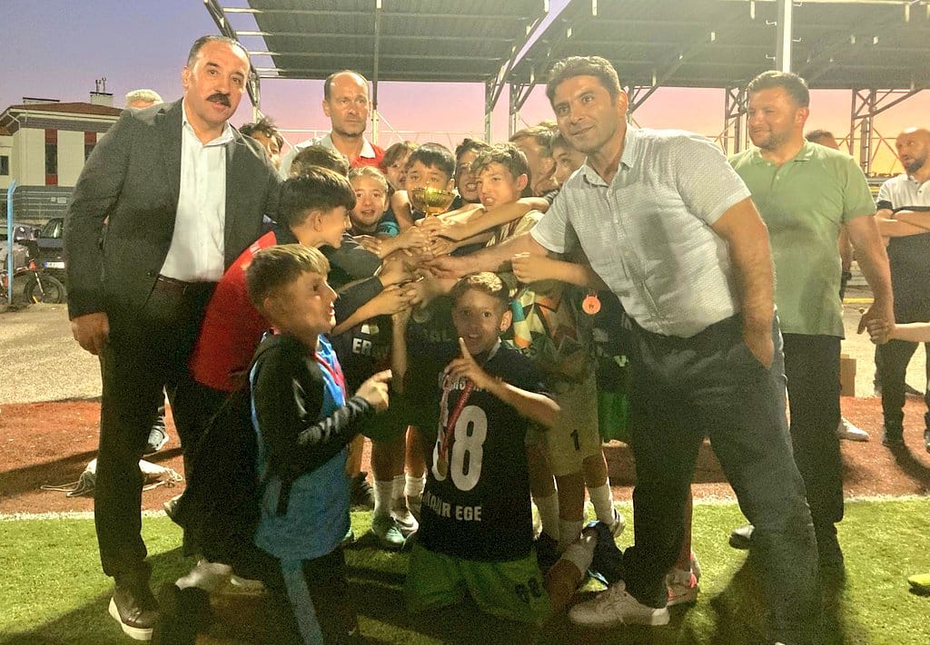 U11- U12 Çocuk Futbol Şenliği  törenle taçlandırıldı