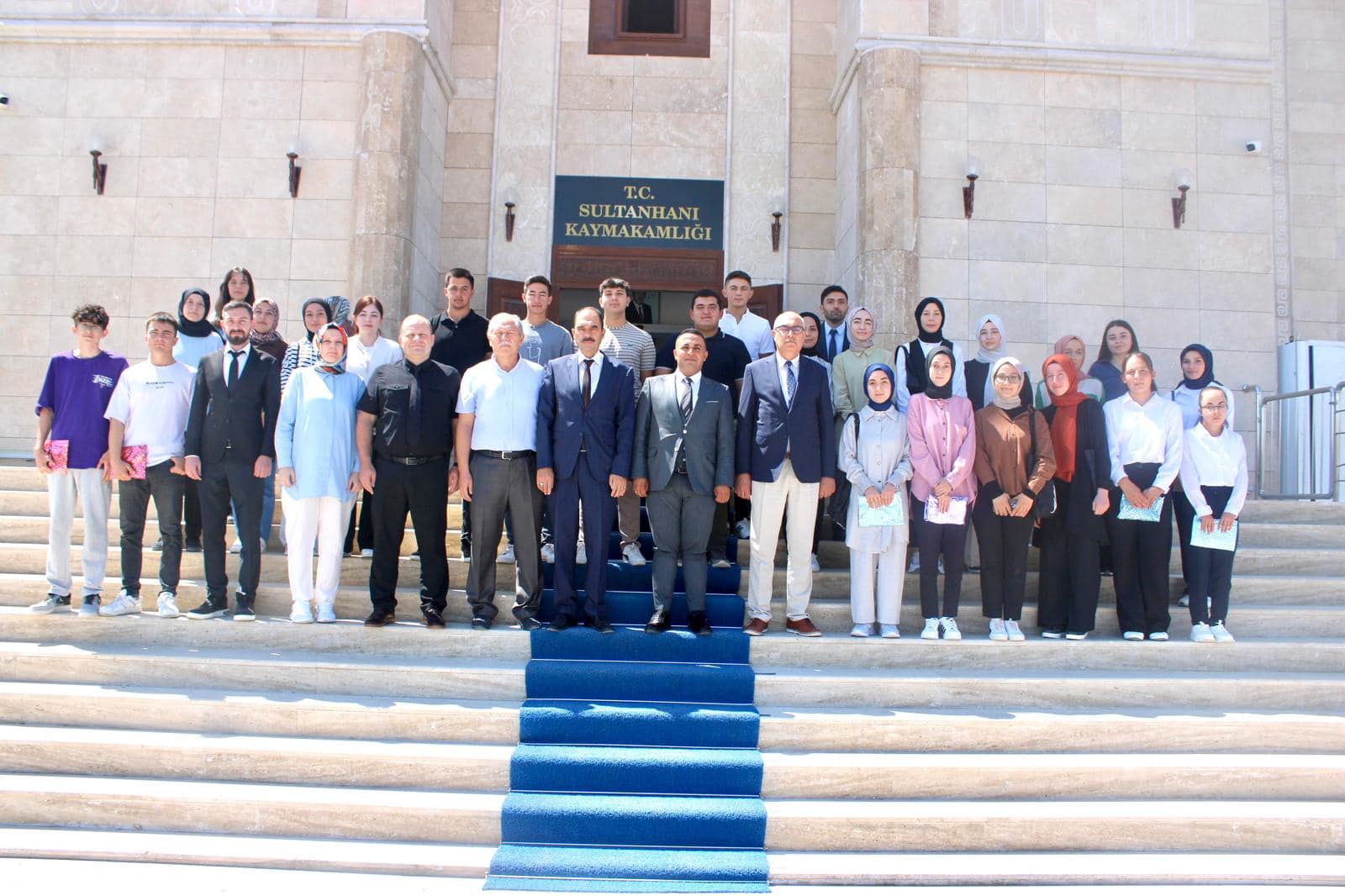 Kaymakam Melikoğlu, üniversitelere yerleşen öğrencileri makamında ağırladı