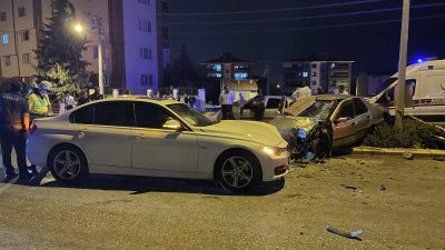 Odunpazarı ilçesinde iki otomobilin çarpışması sonucu 1 kişi yaşamını yitirdi,