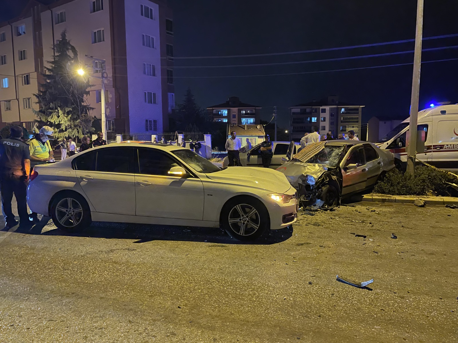 Trafik kazasında 1 kişi hayatını kaybetti, 5 kişi yaralandı