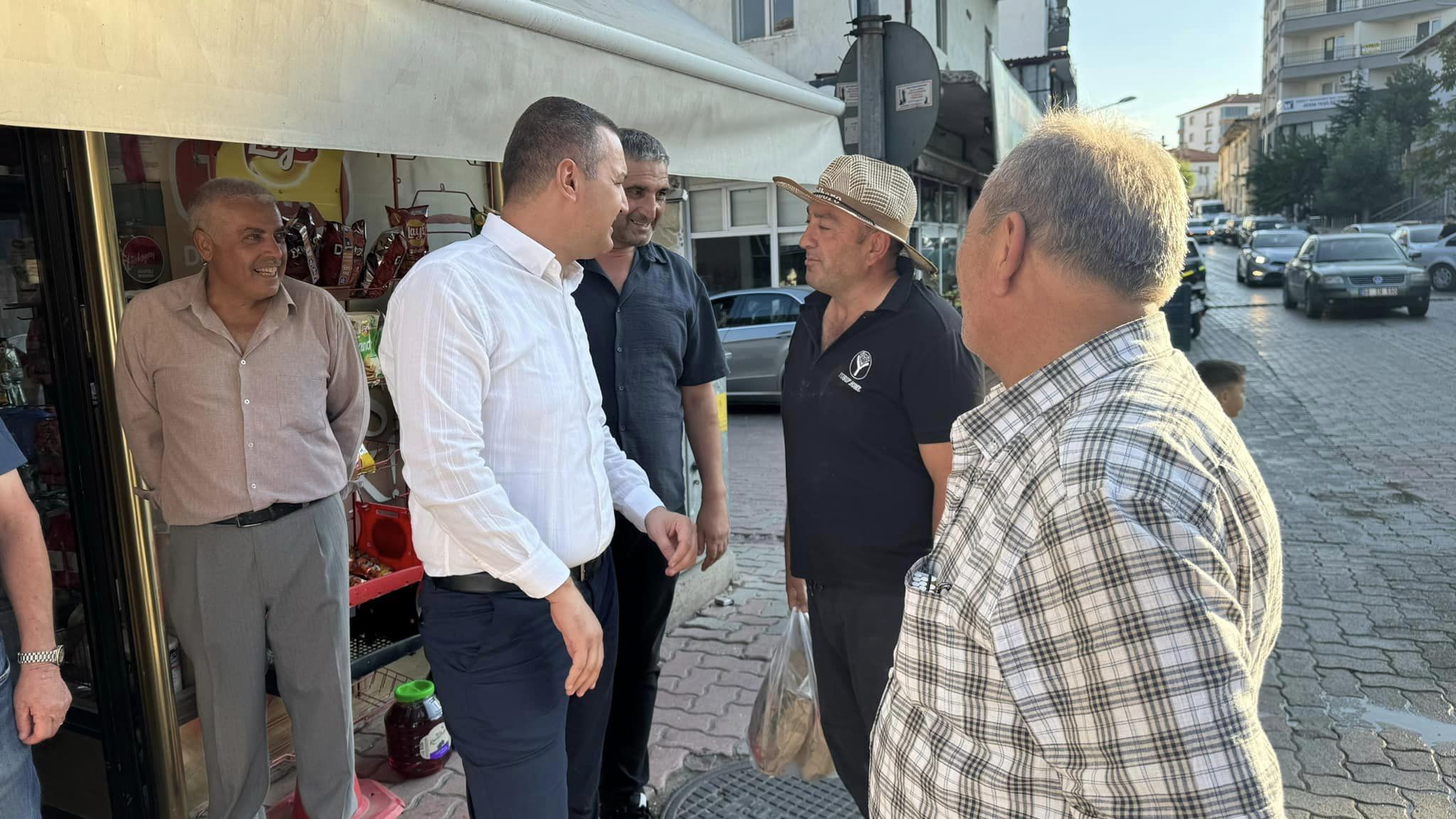 İYİ Partili Vekil Ortaköy’de esnafı dinledi