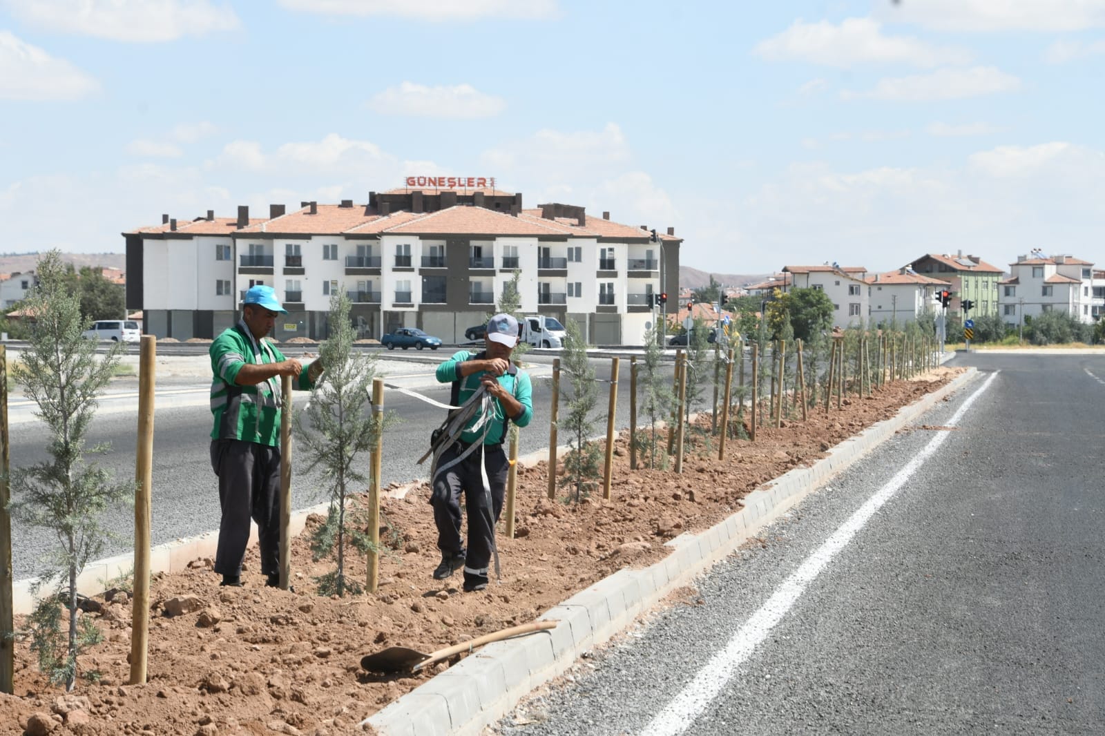 Aksaray Belediyesi ekipleri yeşil alanları koruyor geleceğe yatırım yapıyor