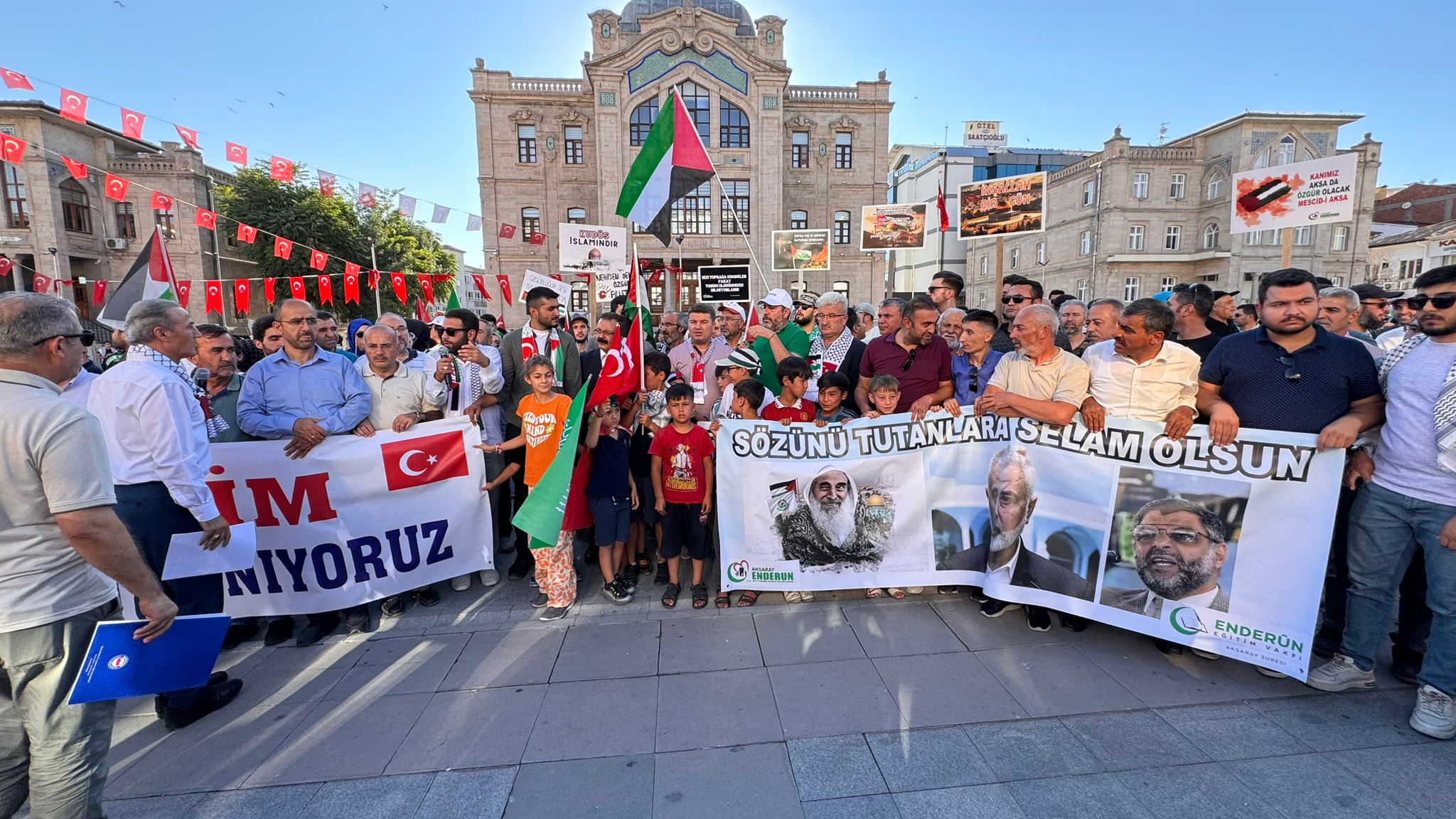 Aksaraylılar İsrail’in Gazze saldırılarına sessiz kalmadı: Yüzler sokaklarda!