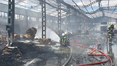 Kayseri'de bir sünger fabrikasında çıkan yangın ekiplerin müdahalesiyle söndürüldü.