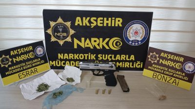 Konya’nın Akşehir ilçesinde aranması olan kişi, cezaevine götürüldü. İlçe Emniyet
