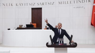 Milletvekili Turan Yaldır’dan Aksaraylı öğrencilere burs desteği…