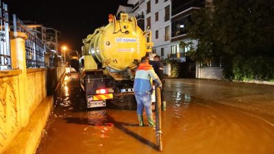 Başkan Evren Dinçer: "Tüm ekip ve ekipmanlarımızla sahadayız, gece boyunca
