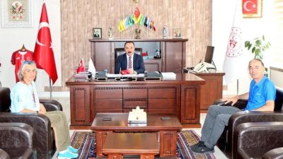 Türkiye’nin ilk kadın kar leoparlı dağcı sporcusu Esin Handal, Hasan