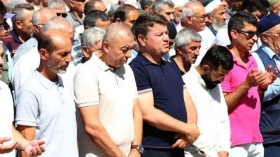 Aksaray'da Ulu Camii'de kılınan gıyabi cenaze namazında, İsrail askerleri tarafından