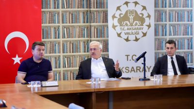 Aksaray Valisi Mehmet Ali Kumbuzoğlu başkanlığında düzenlenen toplantıda, sokak hayvanlarıyla