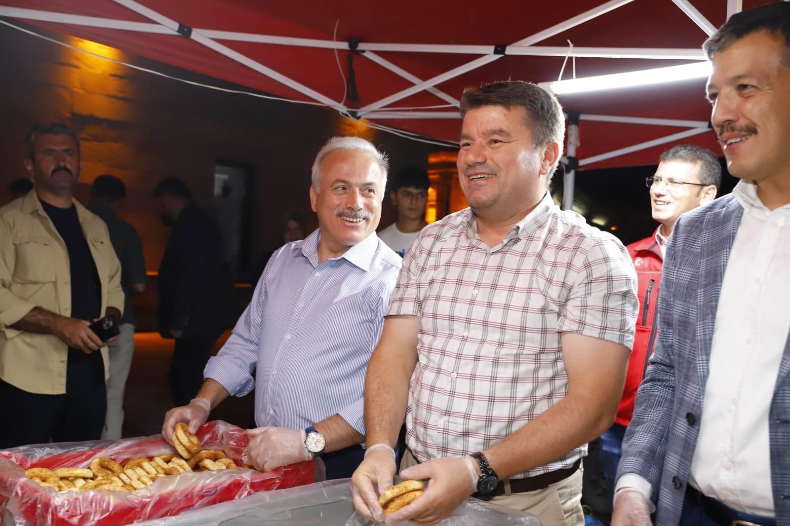 Aksaray’da Mevlid Kandili Coşkusu: Ulu Camii’de Kandil Simidi İkramı!