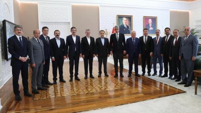 Aksaray Valisi Mehmet Ali Kumbuzoğlu liderliğindeki heyet, Sağlık Bakanı Prof.