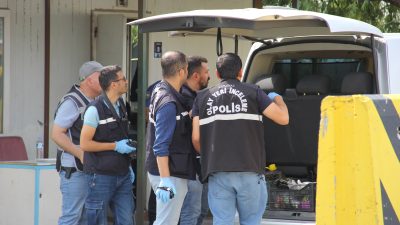 Kayseri'nin Melikgazi ilçesinde seyir halindeki minibüse, otomobilden yapılan silahlı saldırıda