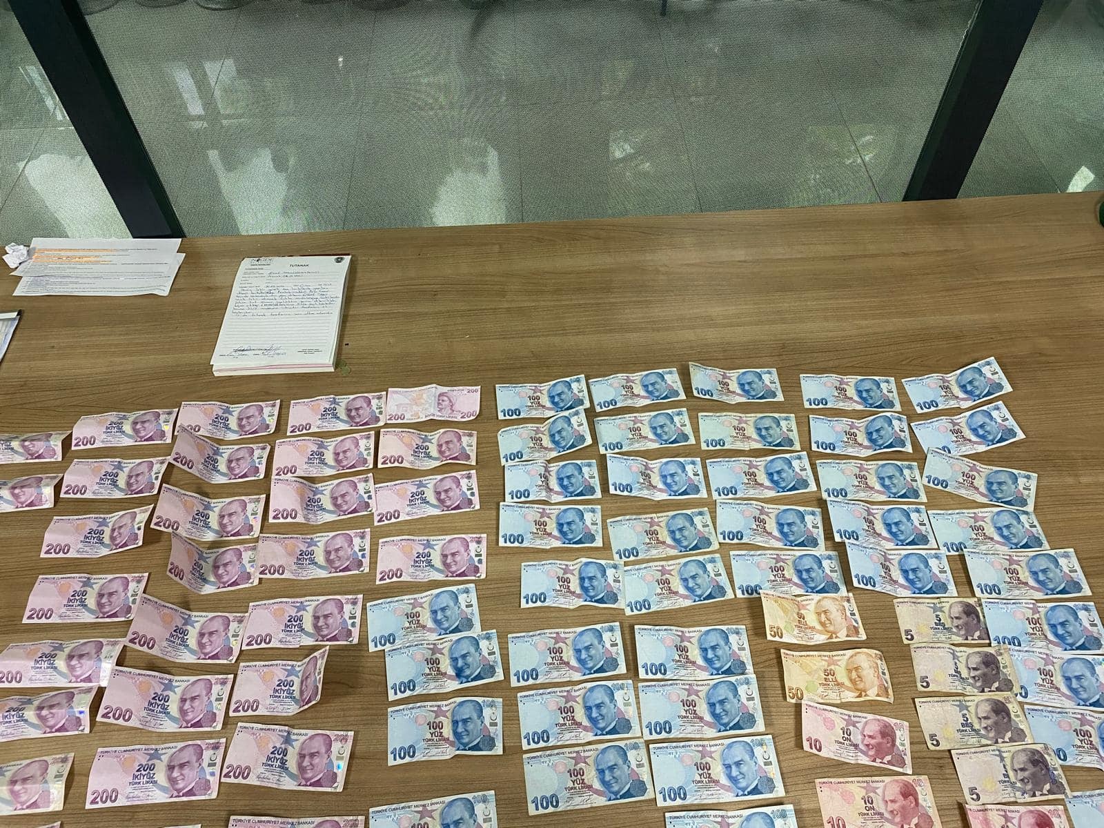 Dilencinin üzerinden 10 bin 150 lira çıktı