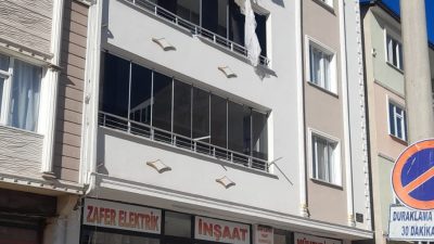 Sivas’ın Suşehri ilçesinde bir dairede kombiden sızan doğal gazdan kaynaklanan