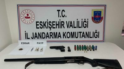 Eskişehir'in Odunpazarı, Tepebaşı ve Sivrihisar ilçelerinde düzenlenen uyuşturucu operasyonlarında 8