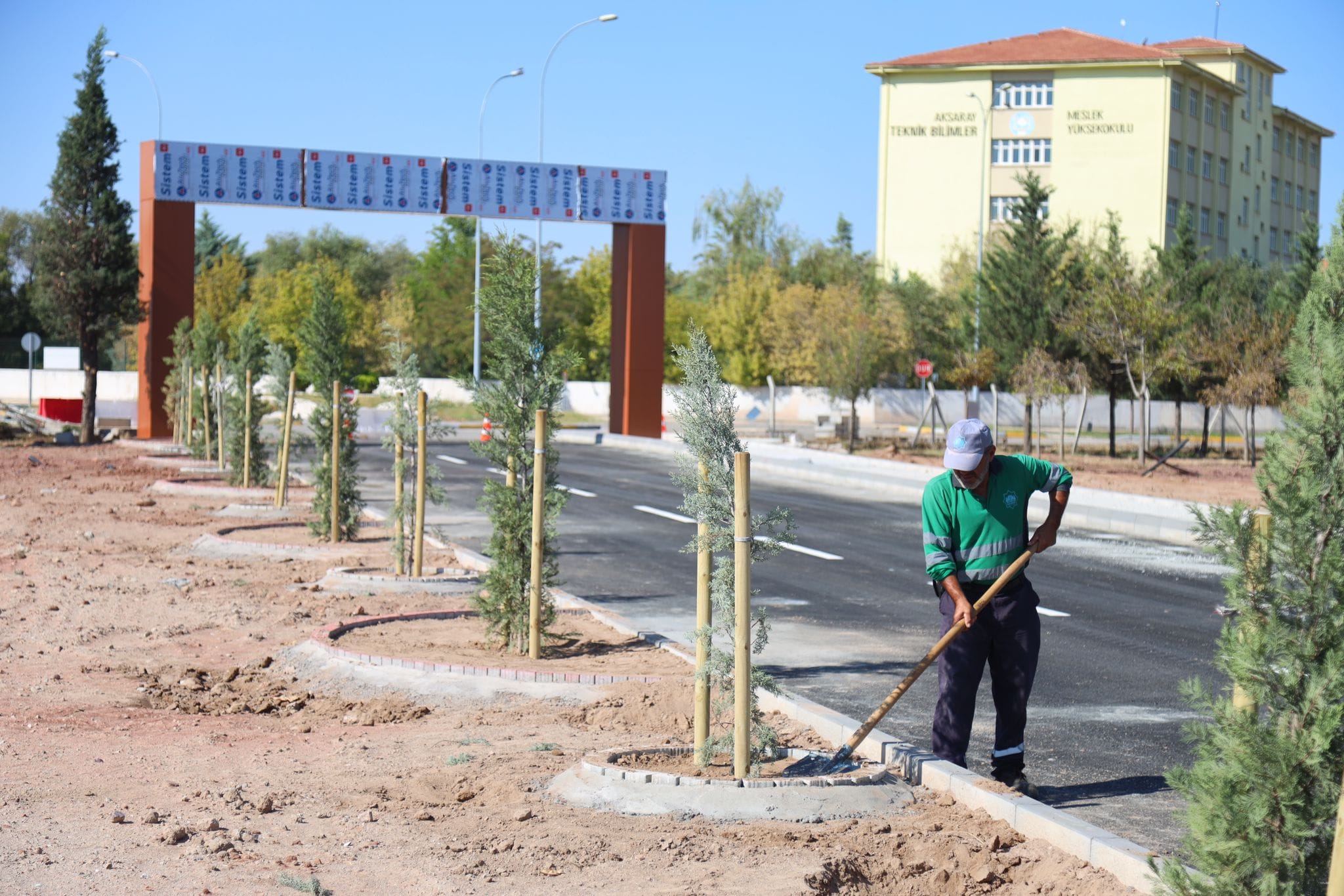 Aksaray’da şehrin çehresi yeşillendirme ve doğal taşlar ile değiştiriliyor