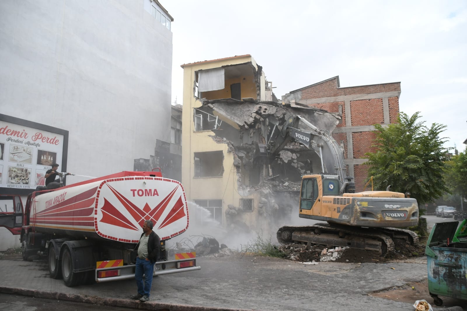 Aksaray’da yıkım: Metruk binalar bir gecede yok ediliyor!