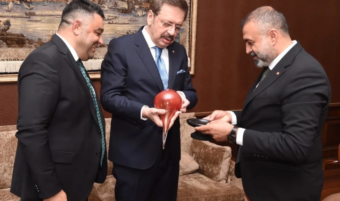 Hisarcıklıoğlu’na ‘Cumhuriyet Ateşi’ hediye edildi!