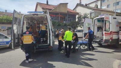 Konya'nın Seydişehir ilçesinde devrilen elektrikli bisikletteki 2 kişi yaralandı.