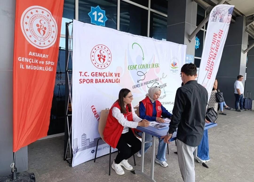 Aksaray’da genç gönüllüler üniversite öğrencilerini karşılıyor