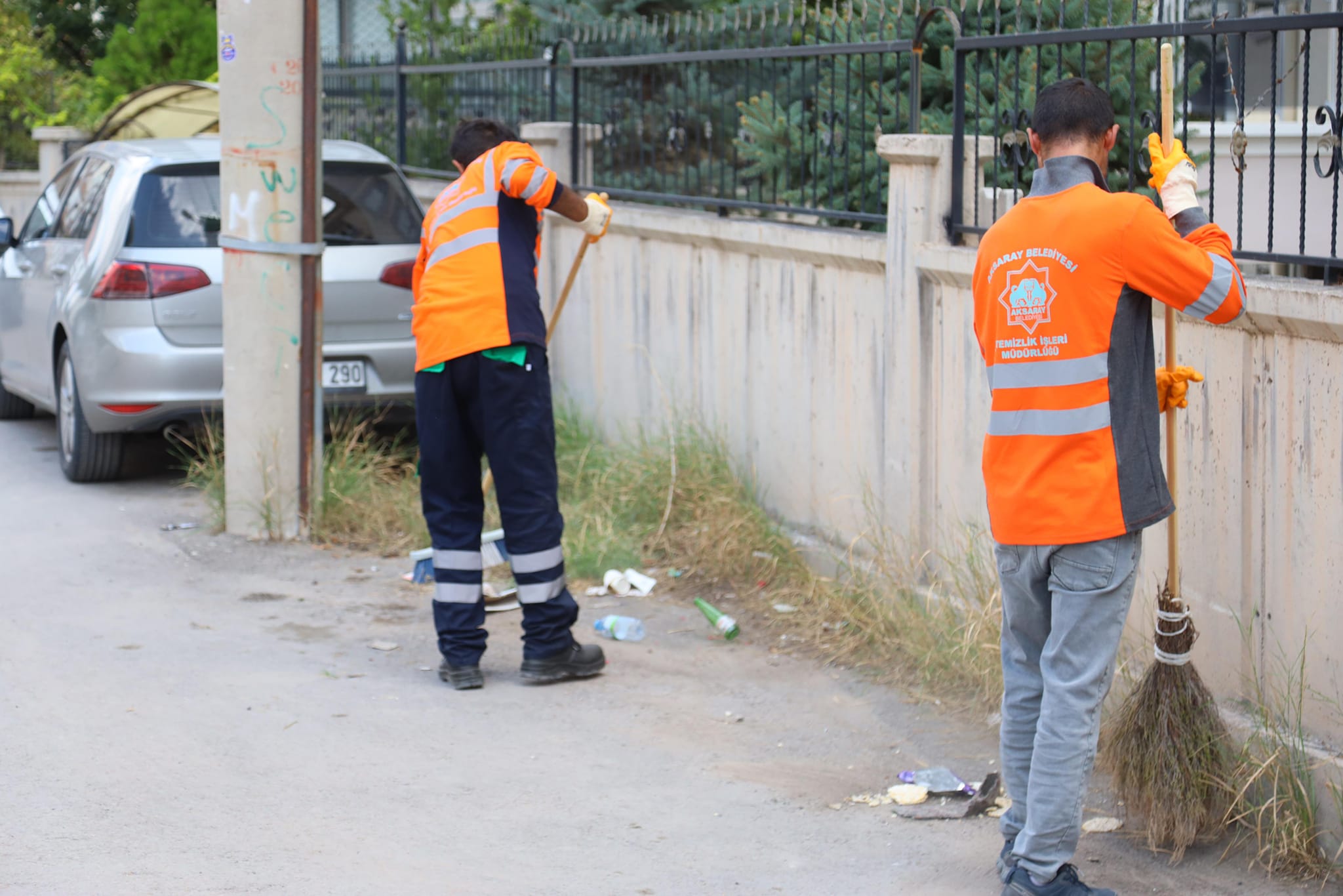 Aksaray Belediyesi personelinden Meydan Mahallesi’nde temizlik çalışması