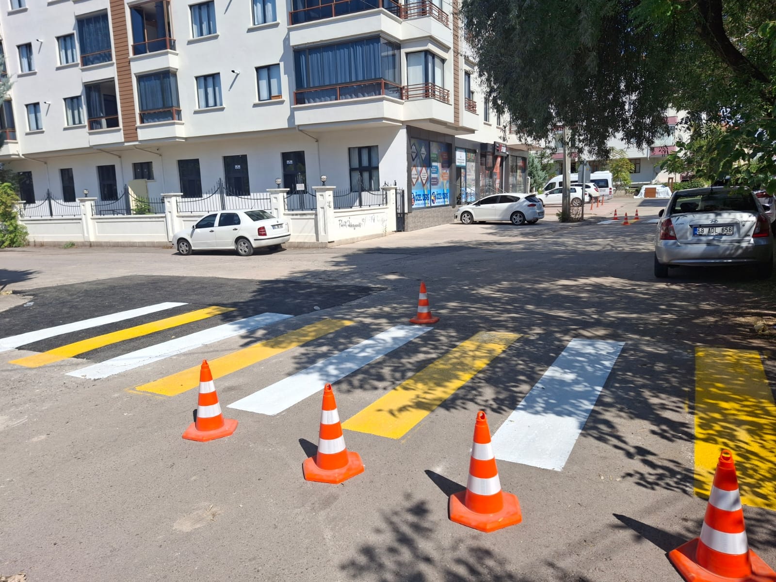 Okulların açılmasına günler kala belediye ekipleri sahada