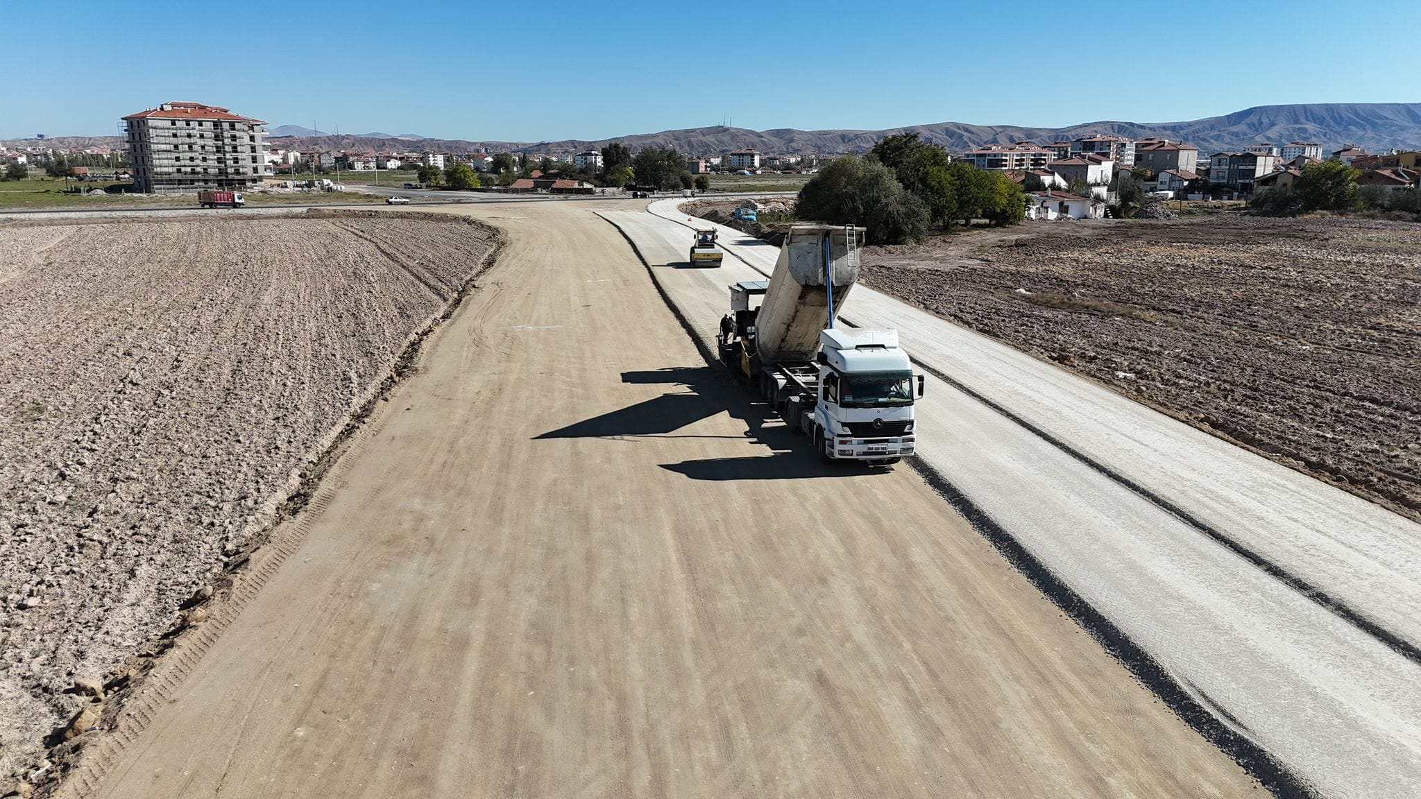 Aksaray’da yol çalışmaları devam ediyor, bulvarlarda zemin iyileştirme çalışması