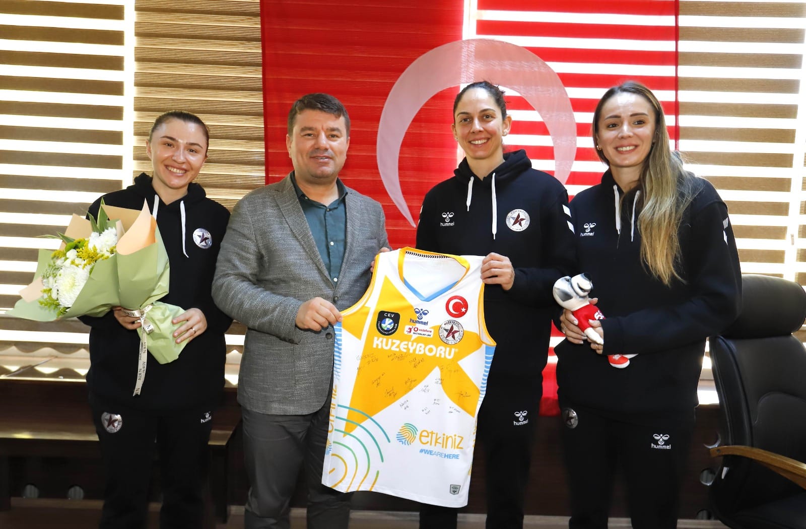 Kuzeyboru Kadın Voleybol Takımı’ndan Aksaray Belediyesi’ne anlamlı ziyaret