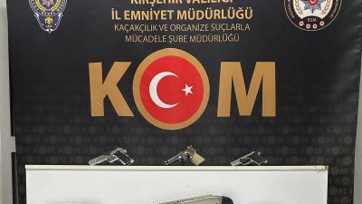 Kırşehir'de kaçak silah operasyonunda müstakil bir ikamette 3 tabanca ve