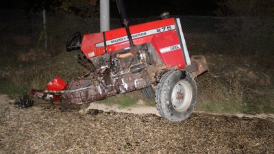 Traktör ile otomobilin çarpışması sonucu 1 kişi öldü, 1 kişi