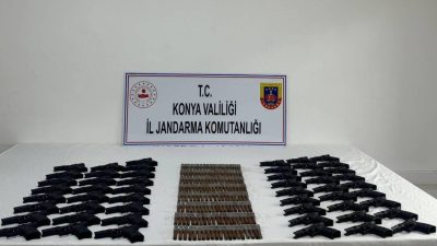 Konya'nın Beyşehir ilçesinde, jandarma ekiplerince yol kenarına bırakılmış 2 çuvalda