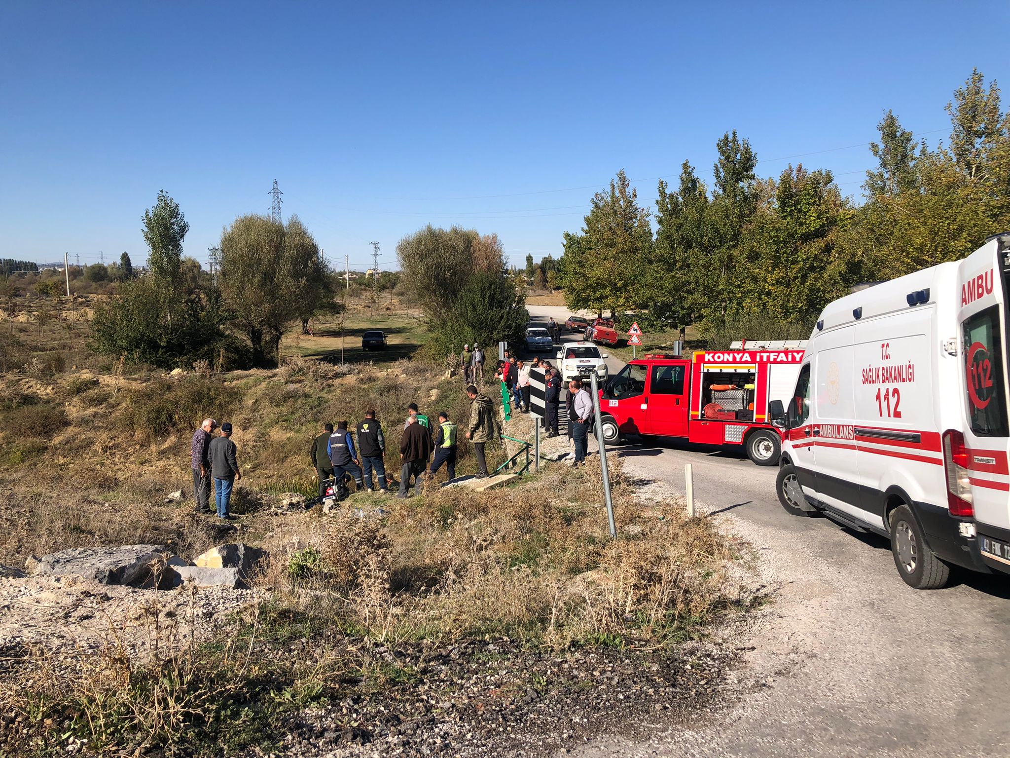 Köprüden düşen otomobildeki 3 kişi yaralandı