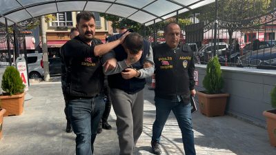 Eskişehir’in Mahmudiye ilçesinde kendilerini Milli İstihbarat Teşkilatı (MİT) görevlisi olarak